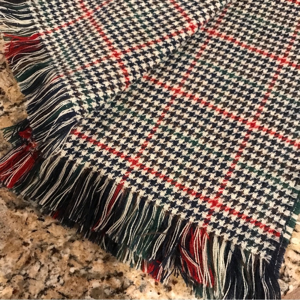 ▪️Gorgeous Reversible Plaid/Houndstooth Scarf - Picture 5 of 5